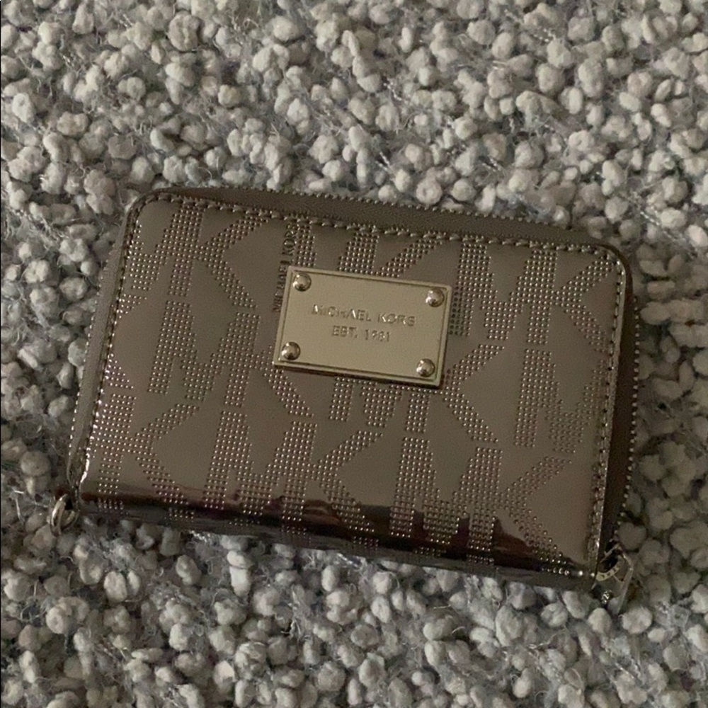 Michael Kors zip wallet